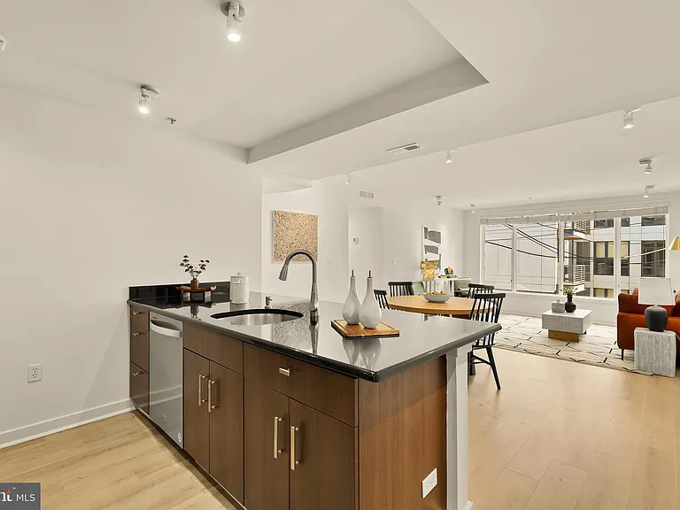 1423 Newton St NW #204 — Photo 4
