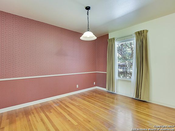 4th image of 530 Woodcrest Dr