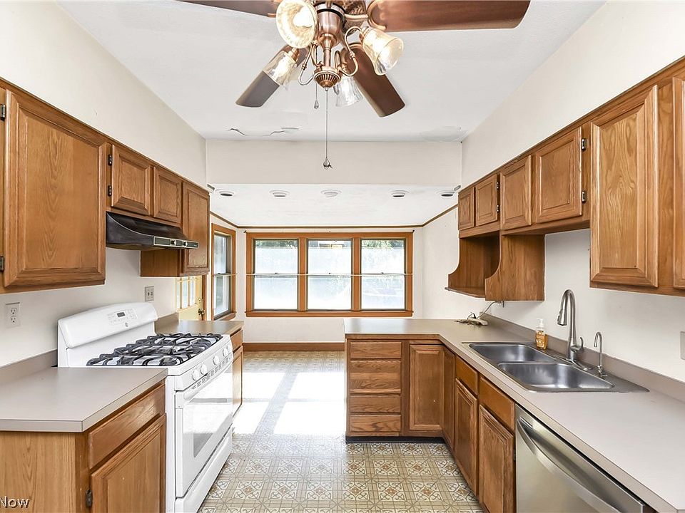 138 Forest Hill Dr, Avon Lake, OH 44012 | Zillow