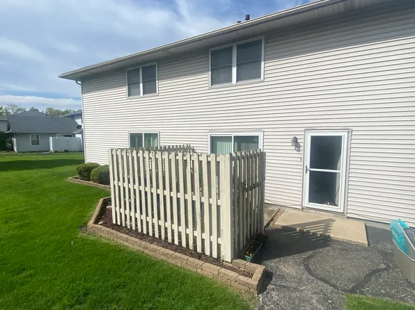 2340 Carnation Dr #2340, Crest Hill, IL 60403