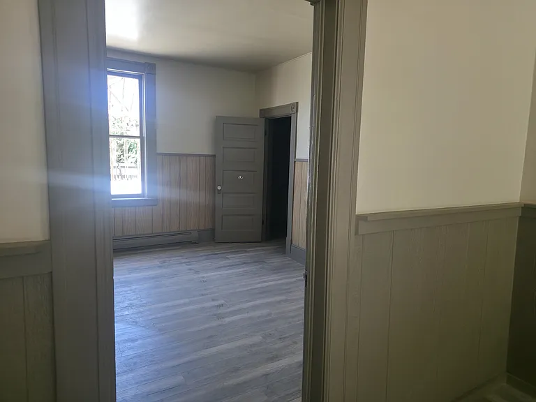 715 Western Ave — Photo 11