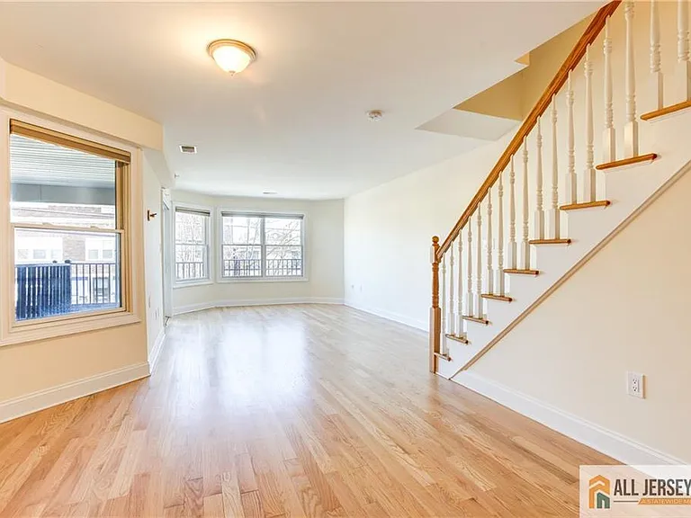 112 N Broadway St #B — Photo 4