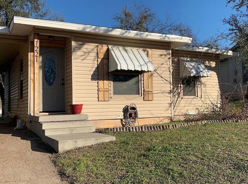 1st image of 1221 S Brazos St
