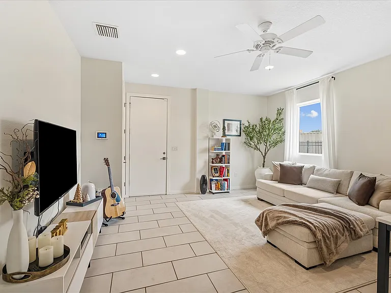1910 W North A St #6 — Photo 14