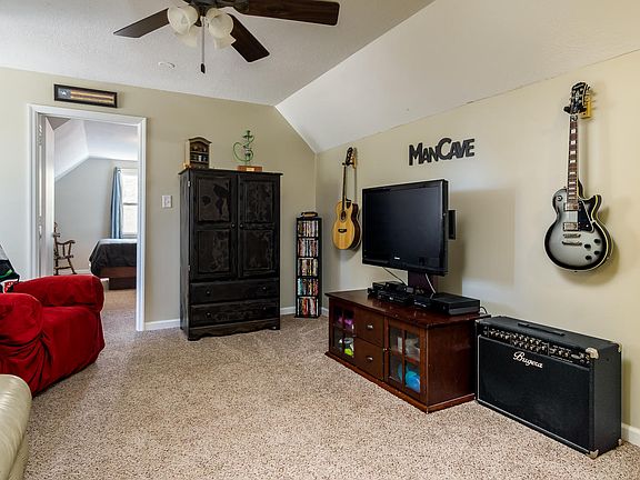 4th image of 206 Northwood Ter