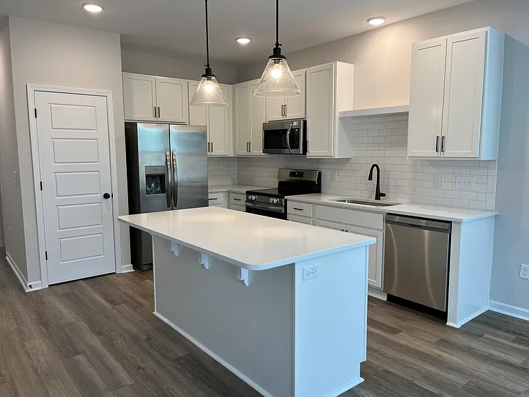 8293 Paramount Point — Photo 4