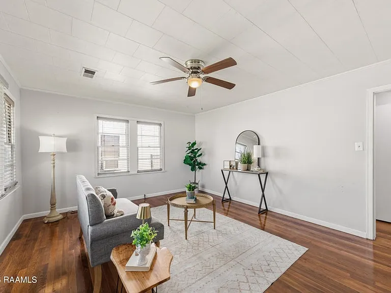 127 Woodrow St — Photo 3