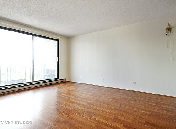 5th image of 9737 Fox Glen Dr #3F