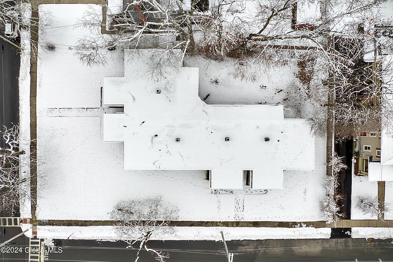 4th image of 103 E High Street