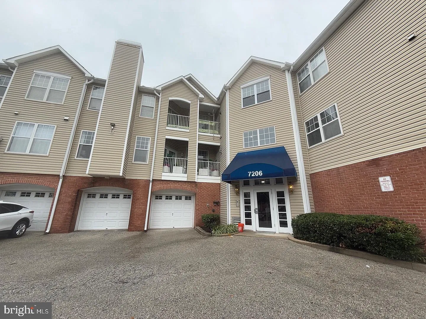 2 bed, 2.0 bath, 1118 sqft, $1,895 — Photo 3
