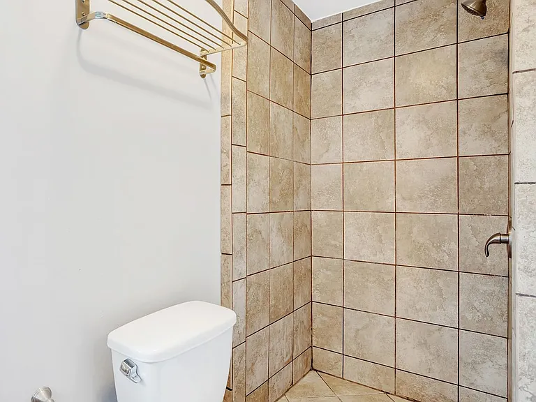 121 Dilworth St — Photo 18