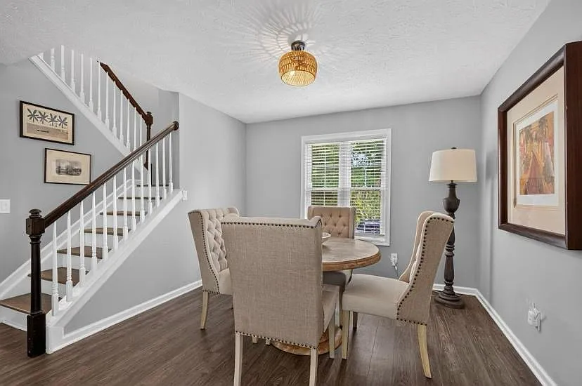3 bed, 2.5 bath, 1979 sqft, $2,400 — Photo 3