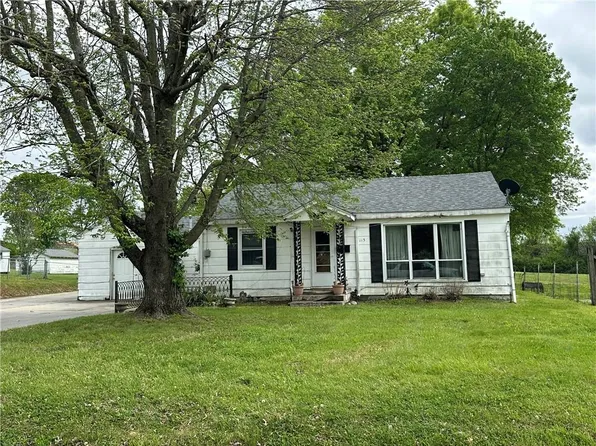115 E South St, Richmond, MO 64085