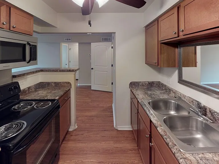 Metroplex Apartments — Photo 36