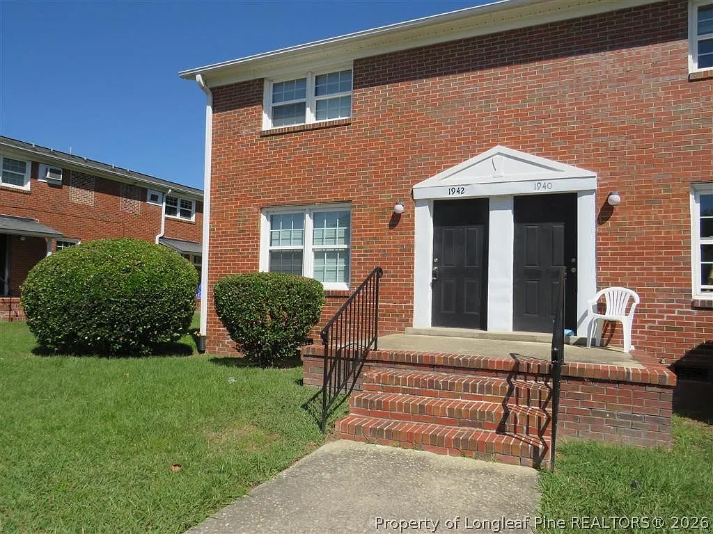 2 bed, 1.0 bath, 800 sqft, $850 — Photo 1