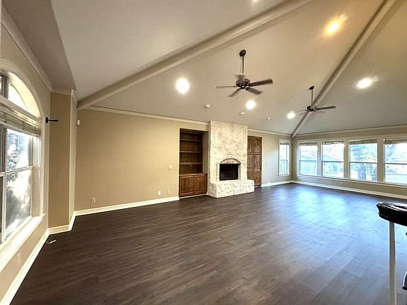 4th image of 7 Monarch Oaks Ln