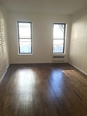 Rented by Eric Goodman Realty Corp | media 21