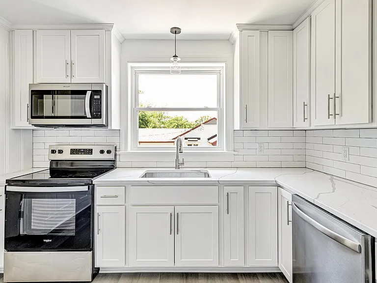 8807 Turnbull Ave — Photo 9