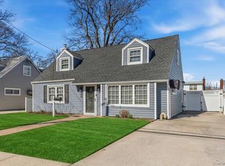 86 Oceanview Avenue, Valley Stream, NY 11581