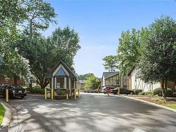 3rd image of 6851 Roswell Rd Unit J21