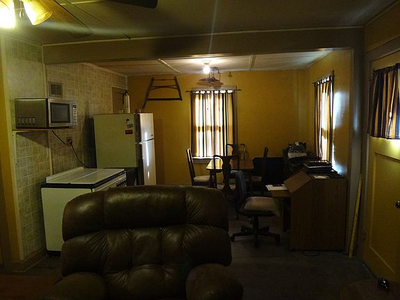 5th image of 2923 N 65th Ter