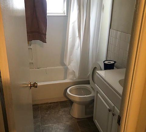 2nd image of 570 Harvey St APT 201