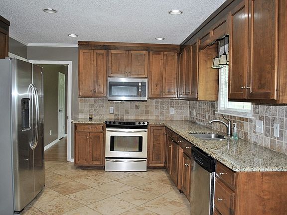 5th image of 4021 Foxridge Ln