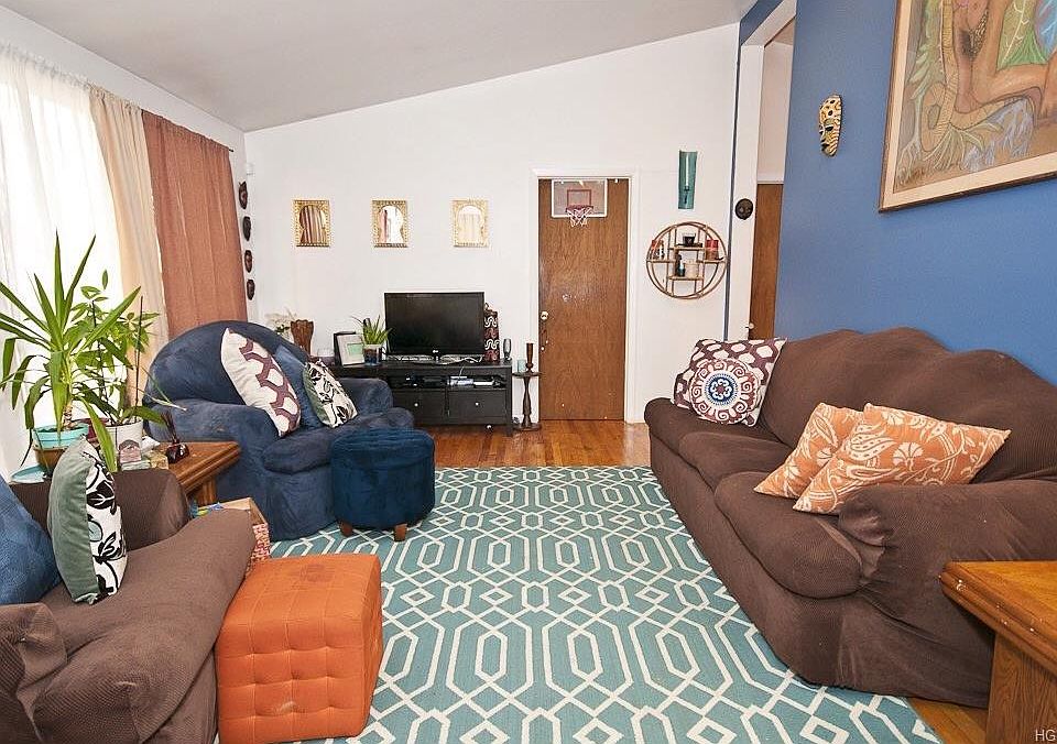 1st image of 284 E Lincoln Ave