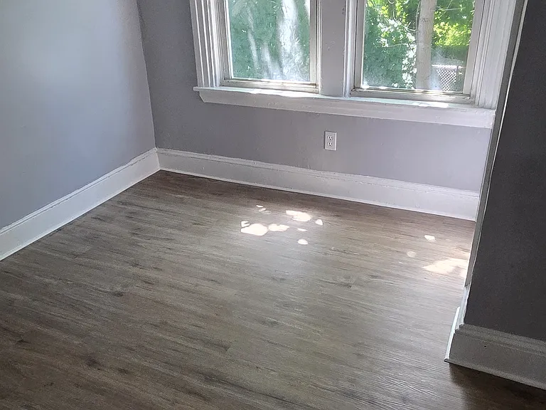 209 E 13th St — Photo 11