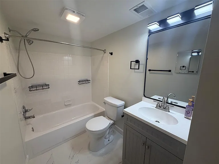 204 Princeton Dr — Photo 16
