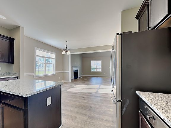 3rd image of 26 Gold Creek Dr