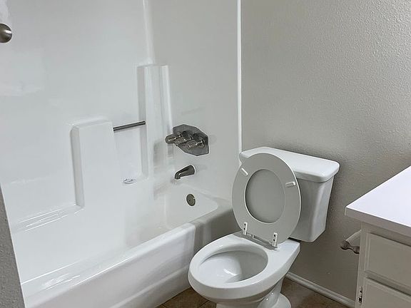 3rd image of 55 N Mar Vista Ave APT 7