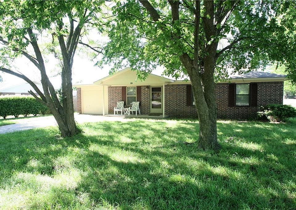 1st image of 101 E Canary Dr