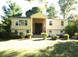 11 W Hill Rd, Woodcliff Lake, NJ 07677