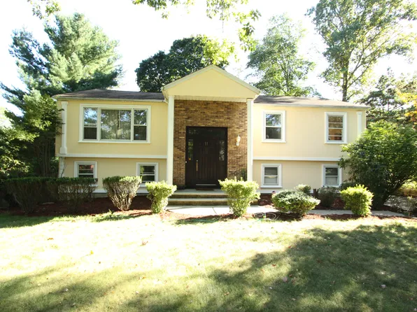 11 W Hill Rd, Woodcliff Lake, NJ 07677