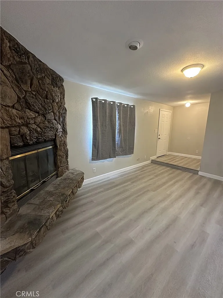 2 bed, 890 sqft, $1,650 — Photo 2
