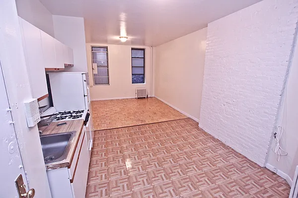 Rented by Jonis Realty | media 2