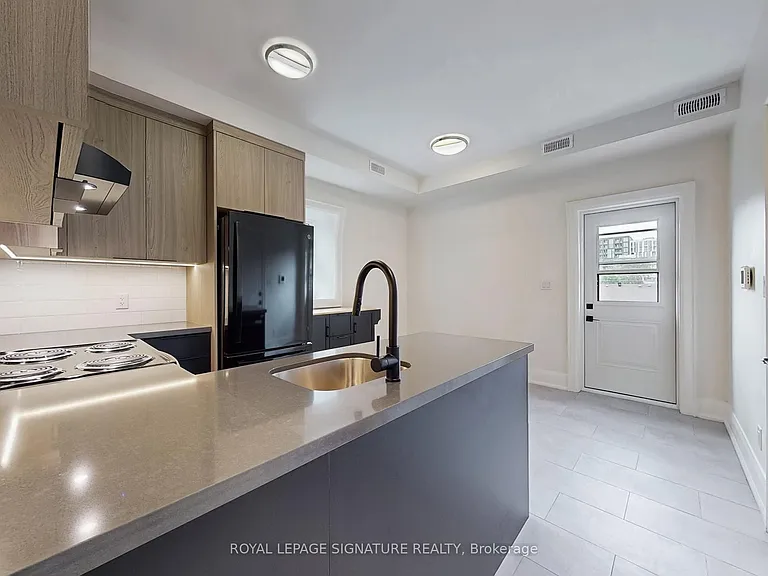 28 Beaconsfield Ave #3 — Photo 9