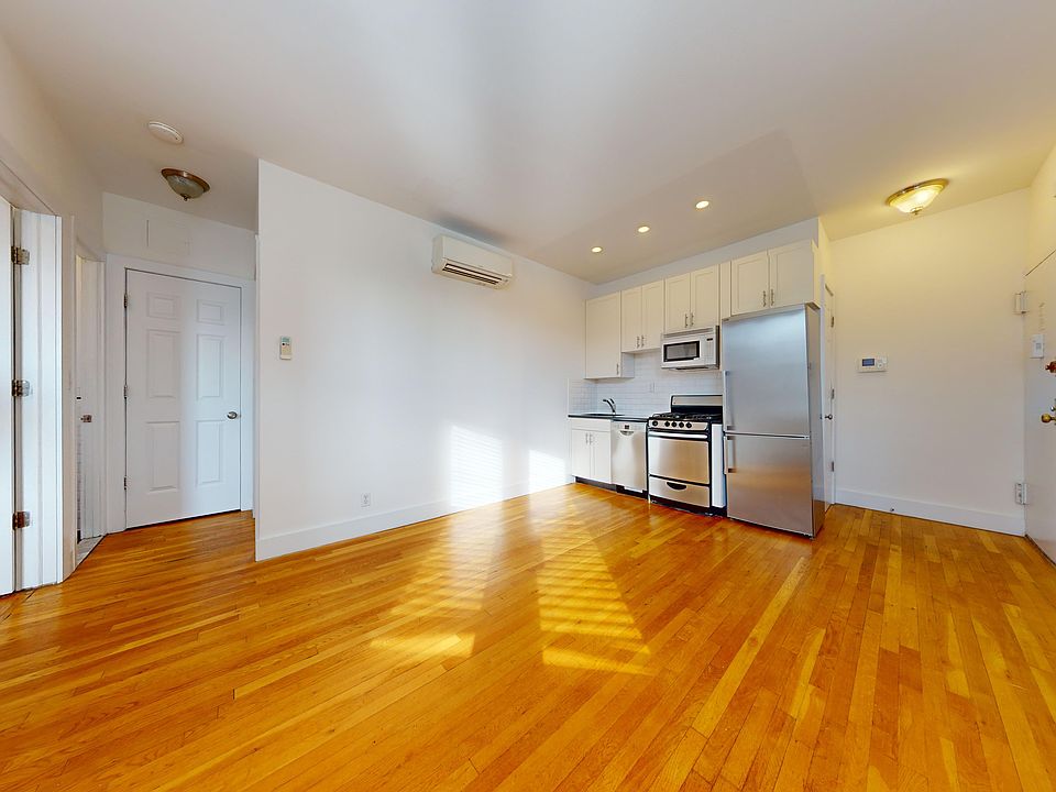 1st image of 240 Waverly Pl APT 31