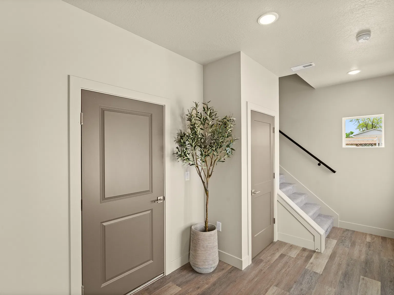 Alden Townes - 160 E/ Ramanee St - JOM - 2 — Photo 1