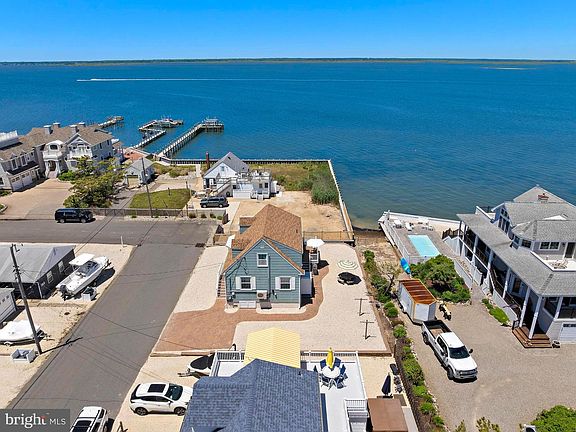 3rd image of 16 Starboard Rd