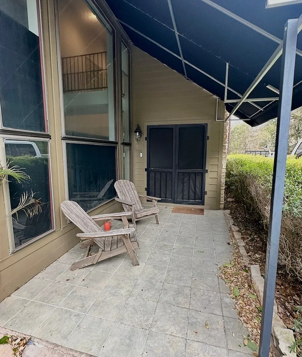 3 bed, 2.5 bath, 2100 sqft, $2,800 — Photo 2