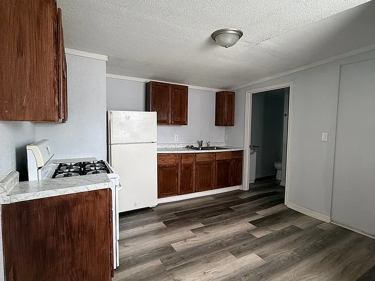 2015 Miller St #A — Photo 4