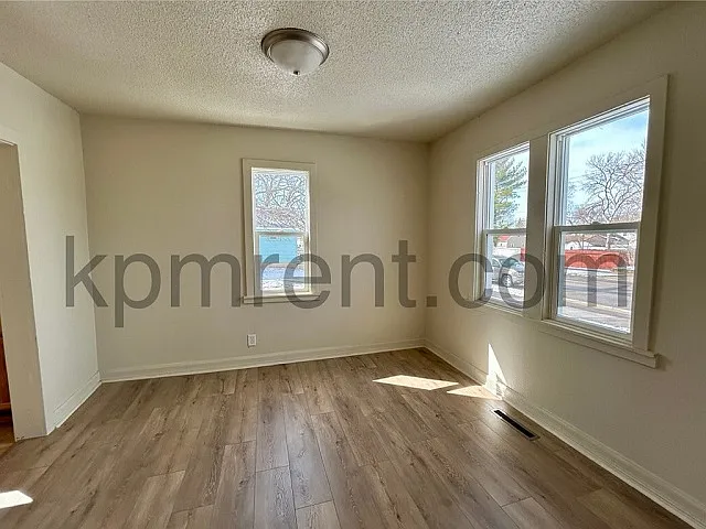302 19th St NE — Photo 7