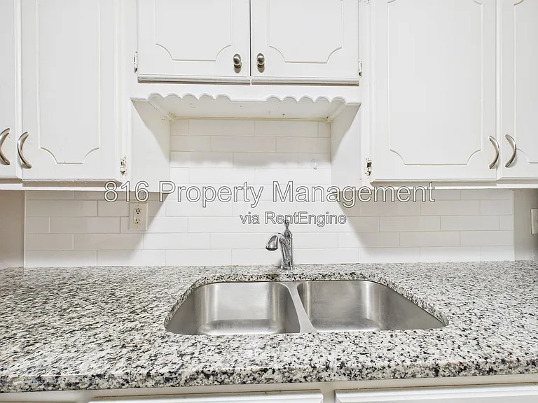 126 S Village Ter — Photo 10