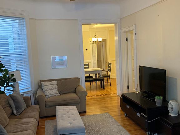 5th image of 2522 N Burling St #3
