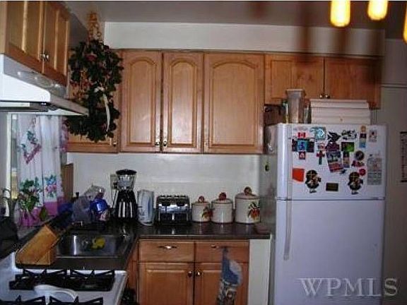 2nd image of 20 Madison Pl