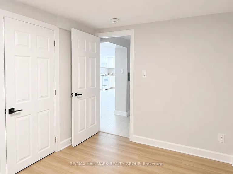 735 Borthwick Ave — Photo 7