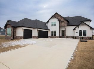 107 Jenna Ln, Gravette, AR 72736