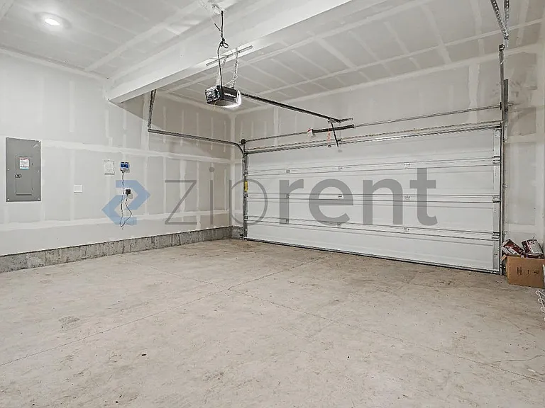 555 Stoller St — Photo 14